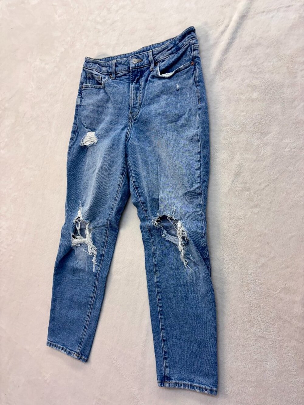 Old Navy Women's O.G. Straight Ripped Jeans --- Size: 10 --- Great Condition!!